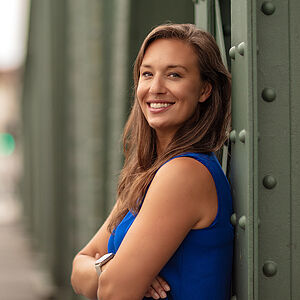 Portraitfoto von Meredith Hoffmann-Thomson.