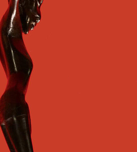Rotes Cover des Buches "Kongotopia" von Christoph Nix. Darauf eine Statue im Profil.