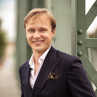 Timothy Edlin (Foto: Yvonne Bösel) Portraitfoto von Timothy Edlin.