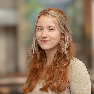 Portraitfoto von Hannah Roheger.