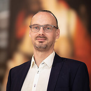 Portraitfoto von Sebastian Glathe.