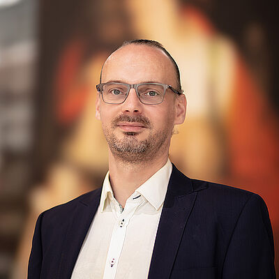 Portraitfoto von Sebastian Glathe.