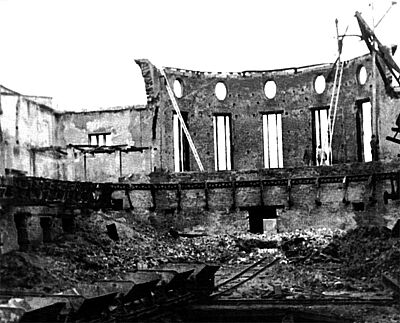 Zerstörtes Stadttheater 1944