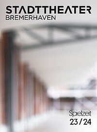 Cover des Spielzeitheftes 2023/2024 mit dem verschwommenen Bild eines Ziegelgebäudes im Fischereihafen.