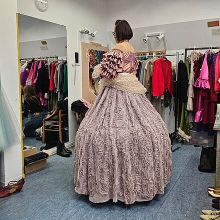 Kostüme bei der Anprobe