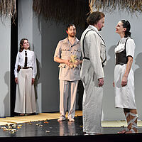 Hedda Gabler schmachtet Eilert Løvborg an