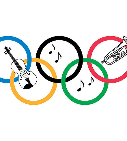 Die Olympischen Ringe mit Noten, einer Violine und einer Trompete.