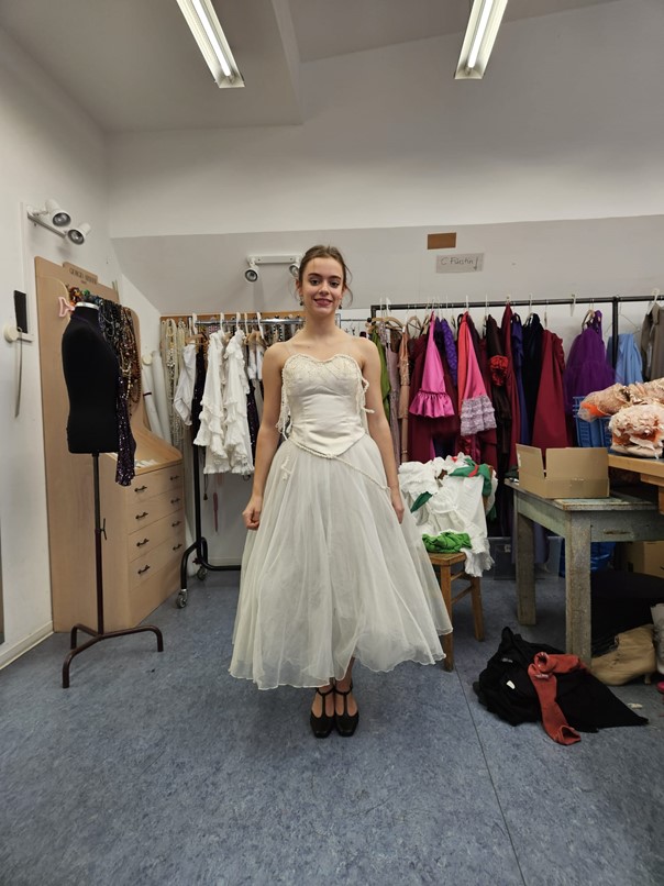 Kostüme bei der Anprobe